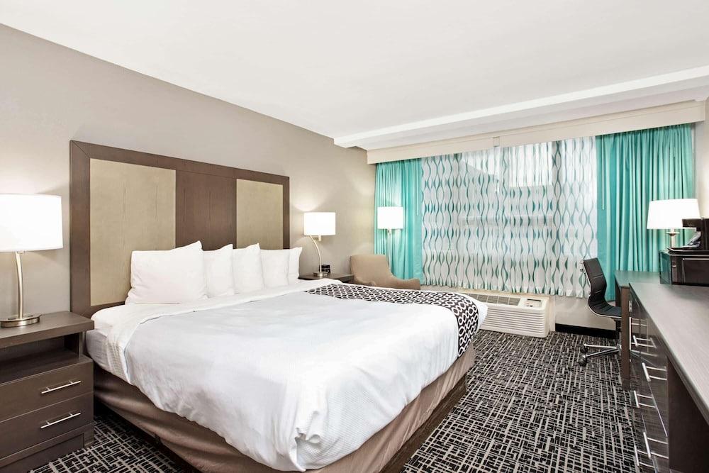 La Quinta & By Wyndham Downtown Hotel